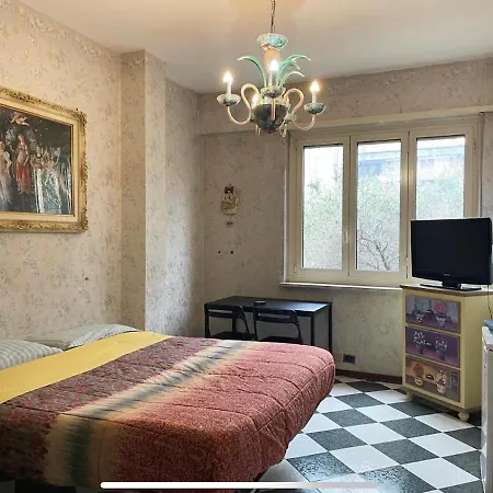 Yellow House Apartment