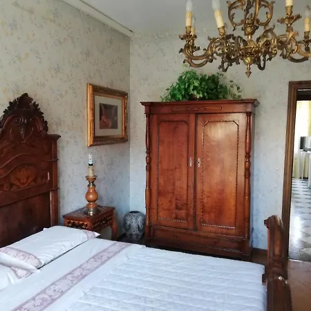 Yellow House Apartment Turin